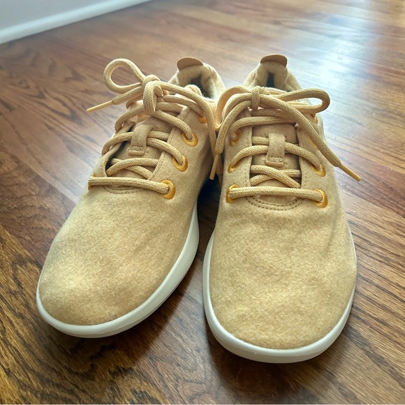 Women’s Allbirds Sneakers - Picture 7 of 16